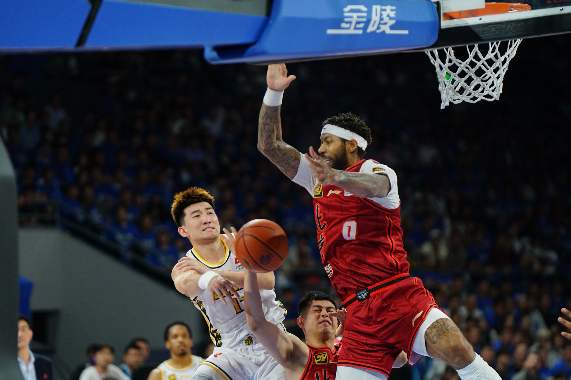 熊猫体育 -国际比赛日亚冠焦点战；广厦男篮绝杀压哨；目标明确；细节决定成败(亚冠联赛规则)